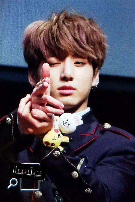 Do you know that bts's youngest member jungkook is such a perfect guy? CUTE JUNGKOOK IN FANSIGNS | Jungkook Fanbase🍪 Amino