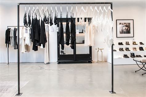Anine Bing Store La Shop Interior Design Store Design Wardrobe Basics Wardrobe Rack Rue