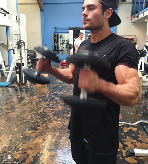 Exc Zac Efron Looks Unrecognizable As He Debuts Extremely Beefed Up Physique For The Iron Claw