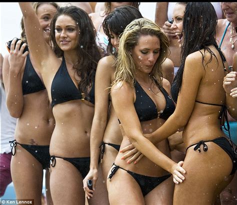 Hot Bikini Clad Girls Set Shower Record Damn Cool Pictures