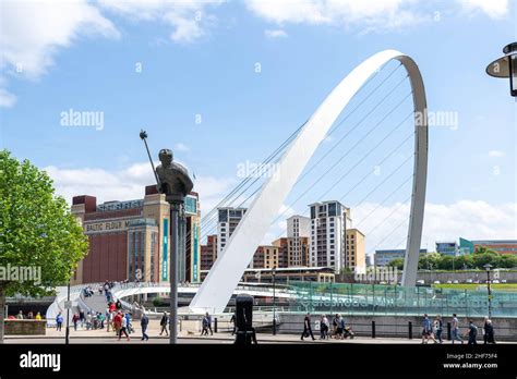 Newcastle Uk 7 May 2019 Gateshead Millennium Bridge Is A Pedestrian