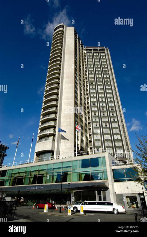 London Hilton Hotel On Park Lane Mayfair England Uk Stock Photo Alamy