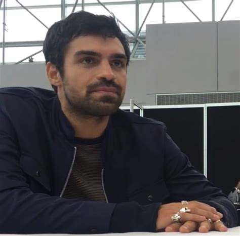 Adelaide kane, the famous australian actress, was in a number of relationships before dating sean teale. Sean Teale - Wikipedia