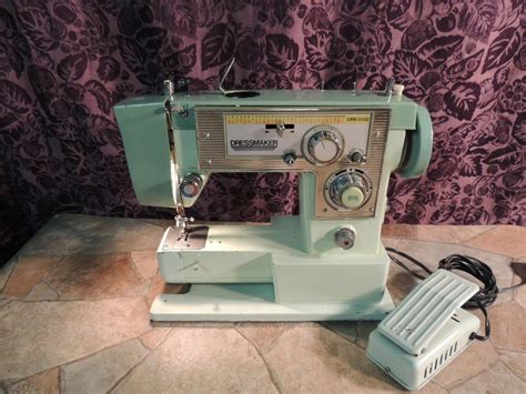 Precision Built Deluxe Zigzag Dressmaker Sewing Machine Mdl Read Details Sewing Machine