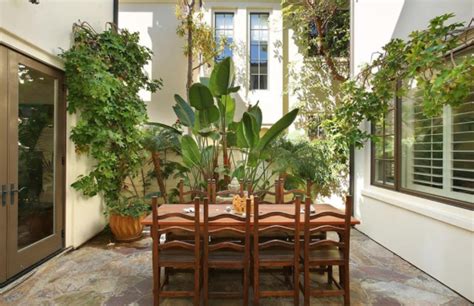 Your Own Private Courtyard Oasis Patio Outdoor Decor Courtyard