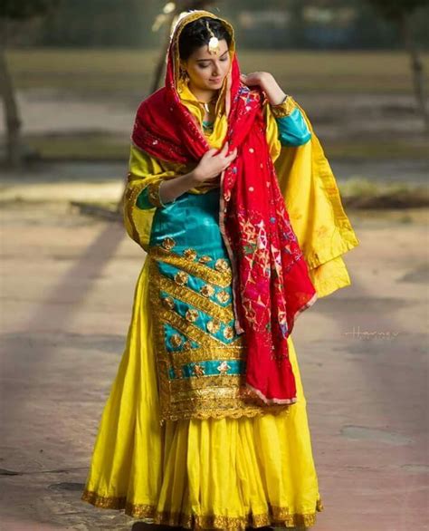Pin By Pinki Sheoran On Indian Wedding Wear Ideas Punjabi Outfits Simple Indian Suits