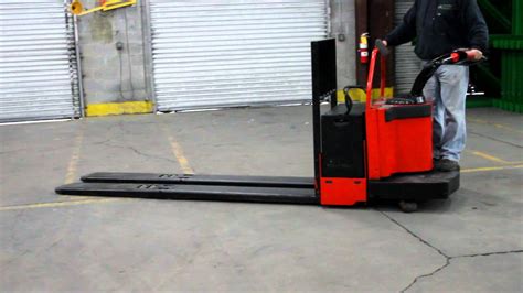 An electric pallet jack charges when you plug it into a battery charger. DOCKSTOCKER 8 FT ELECTRIC PALLET JACK - YouTube