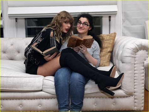 Taylor Swift Wears Snake Ring To Secret Session In Rhode Island Photos