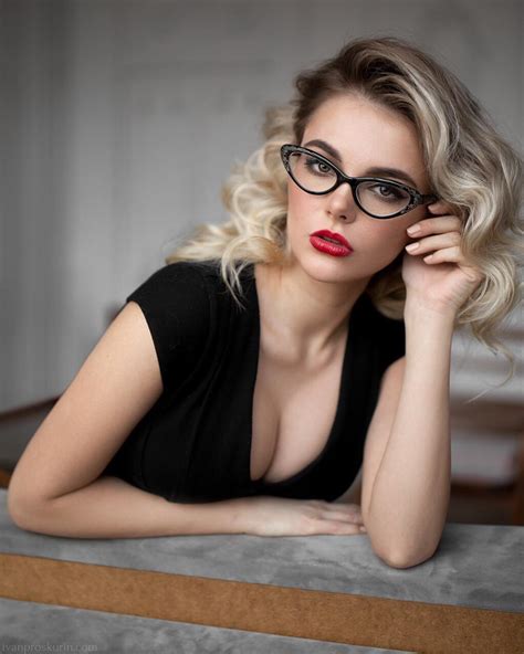 wallpaper women model red lipstick blonde glasses looking at viewer oktyabrina maximova