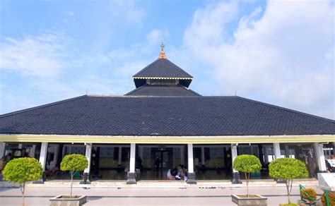 Gambar Menara Masjid Agung Demak Akana Gambar