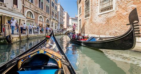 Venezia Felles Gondoltur Over Canal Grande Getyourguide