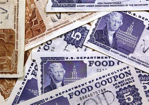 The food stamp program is a federal program that provides a monthly allotment of food stamp benefits issued via electronic benefit transfer cards (like atm cards, they are called ebt cards). Over 6 Million Americans Have Dropped Off Food Stamps ...