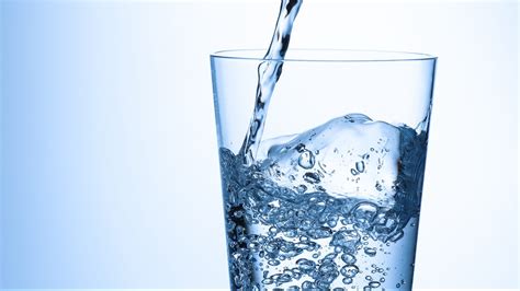 does drinking eight glasses of water a day have health benefits think twice