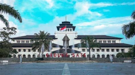 9 Ikon Kota Bandung Gedung Sate Hingga Masjid Terapung Bandung Aktual