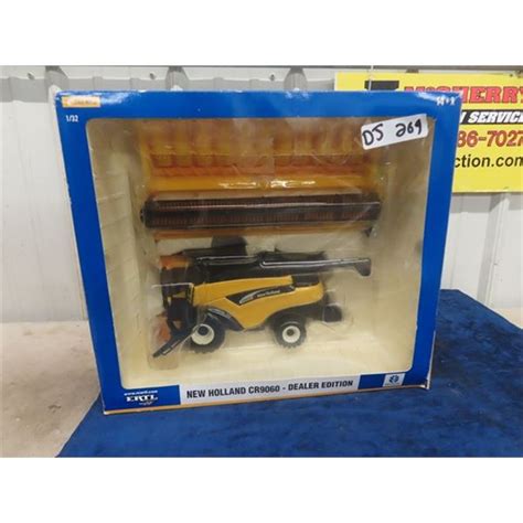 Ertl 132 Scale Die Cast New Holland Cr9000 Combine Dealer Edition