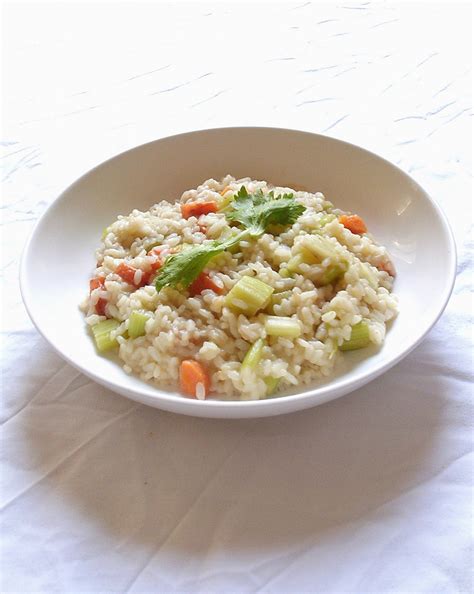 Dans une cocotte, mettez les légumes à dorer dans une cuillère à soupe d'huile d'olive. Recette de risotto au céleri branche et au grana padano ...