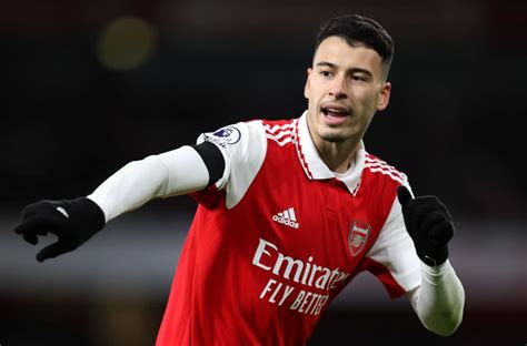 gabriel martinelli signs new long term arsenal contract