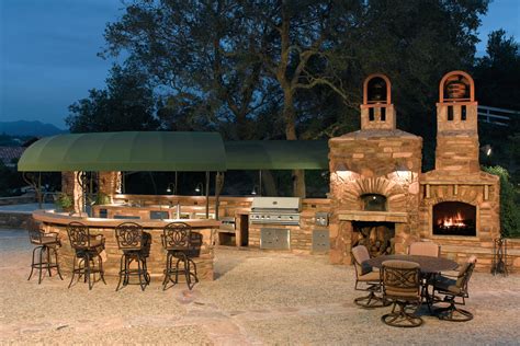Looking for creative outdoor entertaining ideas? Custom Summerset Barbecue Island Outdoor Kitchen Area