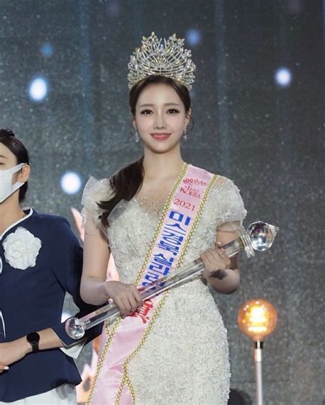 Potret Kim Su Jin Miss International Korea 2022