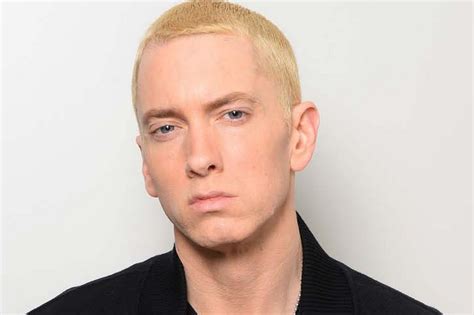 Majalah Zine Online Eminem Meraih Dua Digital Diamond Award Pertama