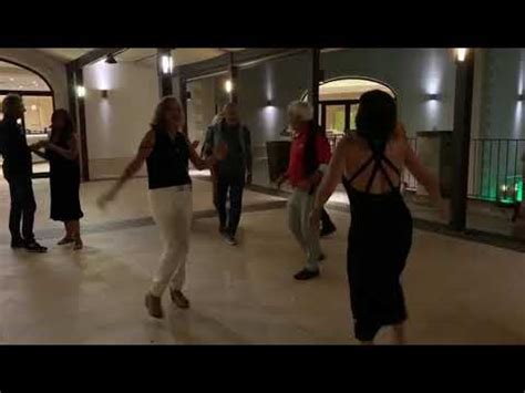 Quiero respirar tu cuello despacito. Acaya - Divertente ballo di coppia - YouTube