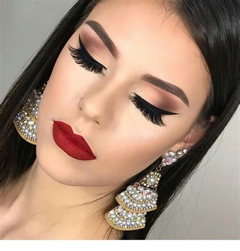 Red Lips Beauty Elegant Makeup Smokey Eye Makeup Makeup Wings