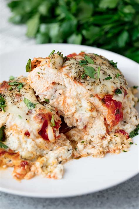 Stuffed chicken breast with prosciutto, pears and brie: Lasagna Stuffed Chicken 1 - thestayathomechef.com