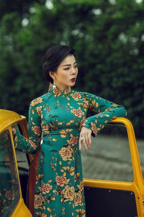 Dương triệu vũ, lê hiếu đều là những đồng nghiệp thân thiết của lệ quyên. Lệ Quyên: Tôi thường tự làm mình "đau" khi hát nhạc xưa