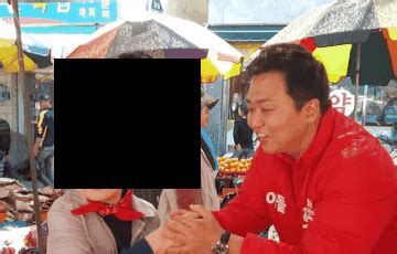 어릴 적부터 몸이 약했던 그는 어느 날 노도사가 그려 주고 간 산수화를 보고 바보가 된다. 탐구: 홍정석 홍준표 아들 직업 대학 현대차