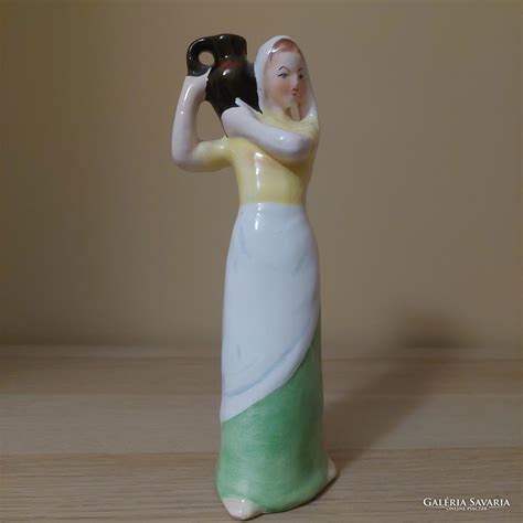 Bodrogkeresztúri kerámia korsós nő figura Kerámia Galéria Savaria