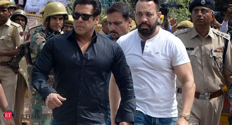 Salman Khan Breaks Down Consoled By Sister In Court Blackbuck