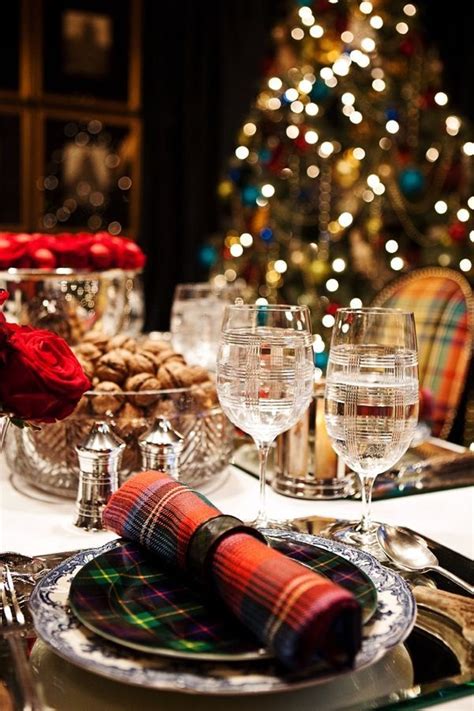 Decorated christmas dinner table setting. 40 Christmas Table Decoration Ideas