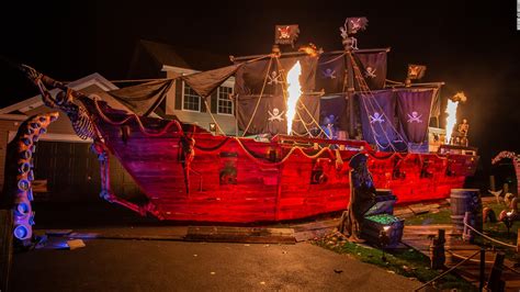 Pirate Ship For Halloween A Father Built His Daughter A 50 Foot Vessel
