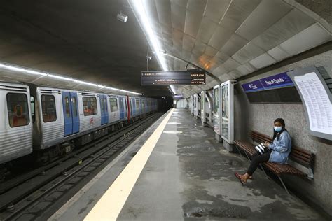 Vis O Circula O Na Linha Azul Do Metro De Lisboa Retomada S