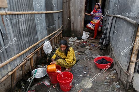 Bangladeshi Girl Collects Clean Water Alley Editorial Stock Photo Stock Image Shutterstock