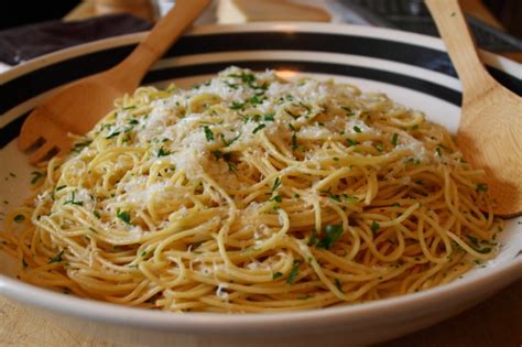 Everybody understands the stuggle of getting dinner on the table after a long day. Food Wishes Video Recipes: This Spaghetti Aglio e Olio Recipe (Spaghetti with Garlic and Oil ...