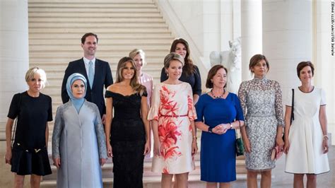 La Razón Por La Que Esta Foto De Parejas De Líderes Mundiales Llama