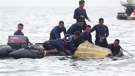 crews search for wreckage from indonesian plane crash the new york times
