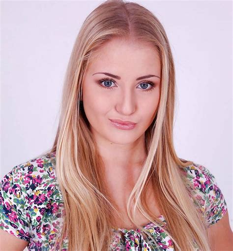 Cayla Lyons Biographywiki Age Height Career Photos And More