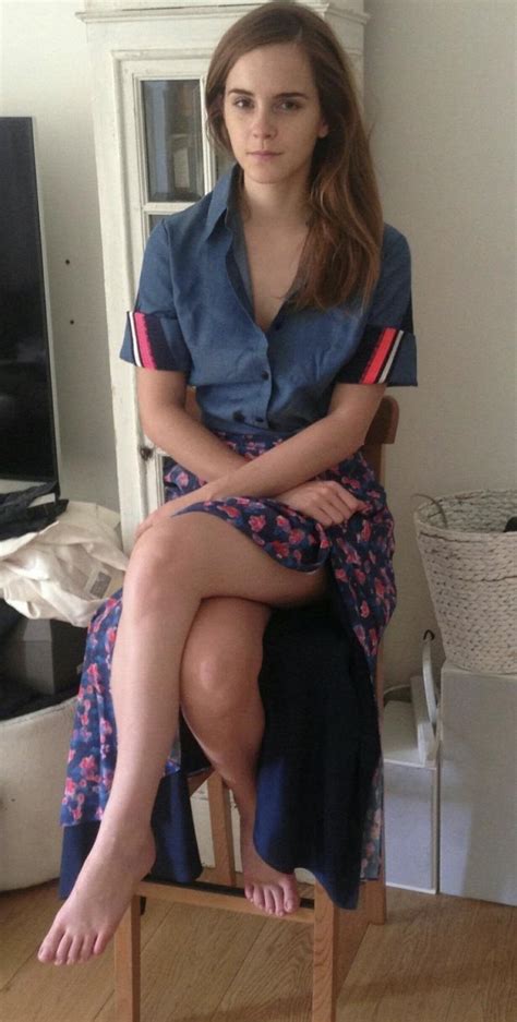 No Makeup Emma Watson Very Cute Sexy Legs Feet And Toes Celeblr