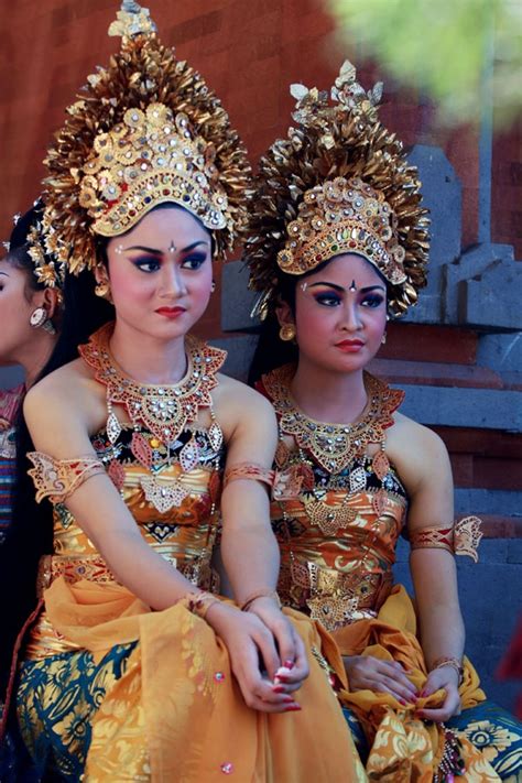 balinese ladies unity in diversity cultural diversity traditional fashion traditional dresses