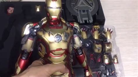 I have to say that originally i had my concerns, when i saw the trailer, this movie looked way over done and robert downy, jr. First look! Hot Toys - Iron Man 3 1/4 th Iron Man Mark 42 ...