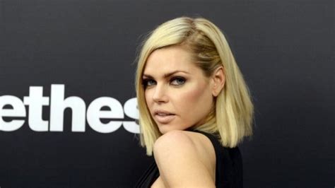 The Bachelor And The Bachelorette Downgrade Mansion Sophie Monk