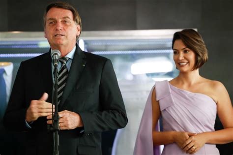 Midianews Bolsonaro Expõe Roupas Que Ele E Michelle Usaram Na Posse