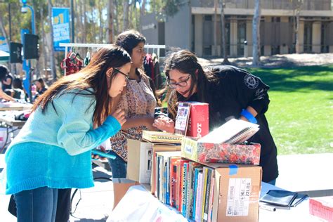 Students Sell Used Items At Thrifty Tuesday Ucsd Guardian