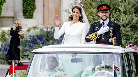 Jordan Royal Couples Sweet Nod To Queen Elizabeth At Glamorous Wedding Ceremony Mirror Online