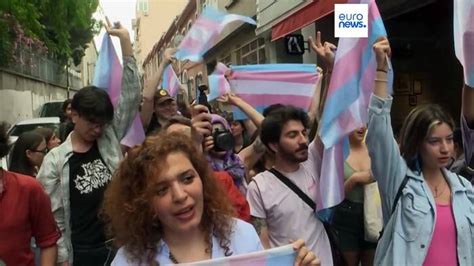 Türkei Polizei nimmt in Istanbul Teilnehmer von Pride Parade fest