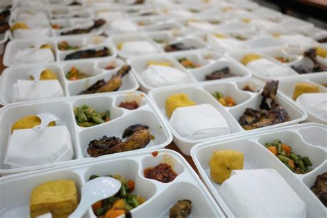 Pemesanan dapat dilakukan disemua toko aflah yang ada di kota anda. Nasi Box Kekinian Jakarta : Pesan Catering Nasi Box Di ...