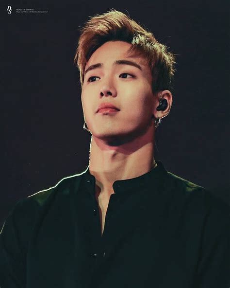 Görüntünün olası içeriği bir veya daha fazla kişi ve yakın çekim Monsta x Monsta x shownu