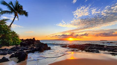 Makena Secret Beach At Sunset In Maui Hi Stock Photo Download Image